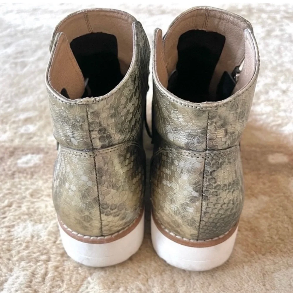 Silent D OHMY Modern Platform Wedge Bootie Sneaker Antique Gold Honeycomb Sz 41 - Picture 4 of 13